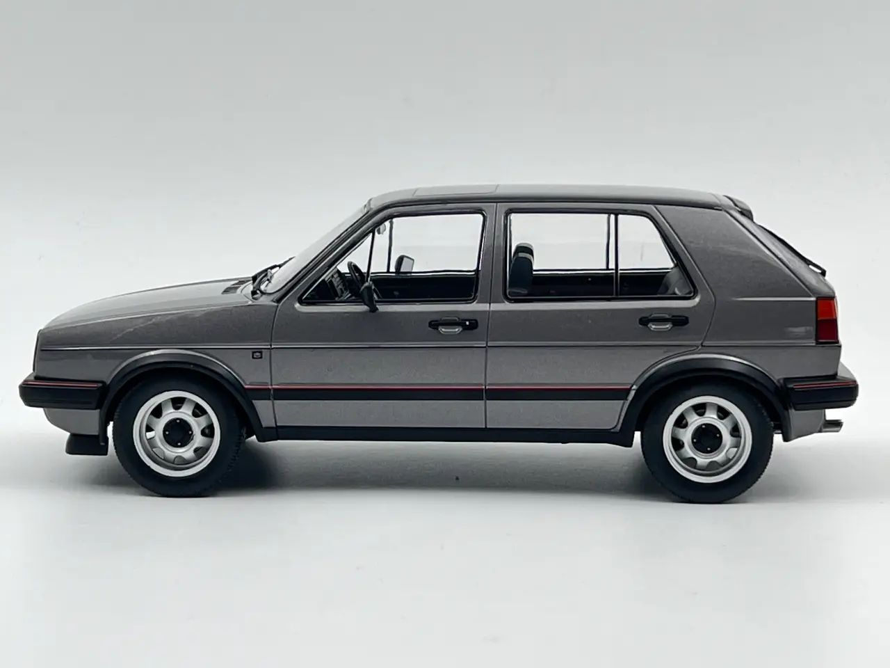 Billede 2 - 1986 VW Golf II GTI 16V 1:18