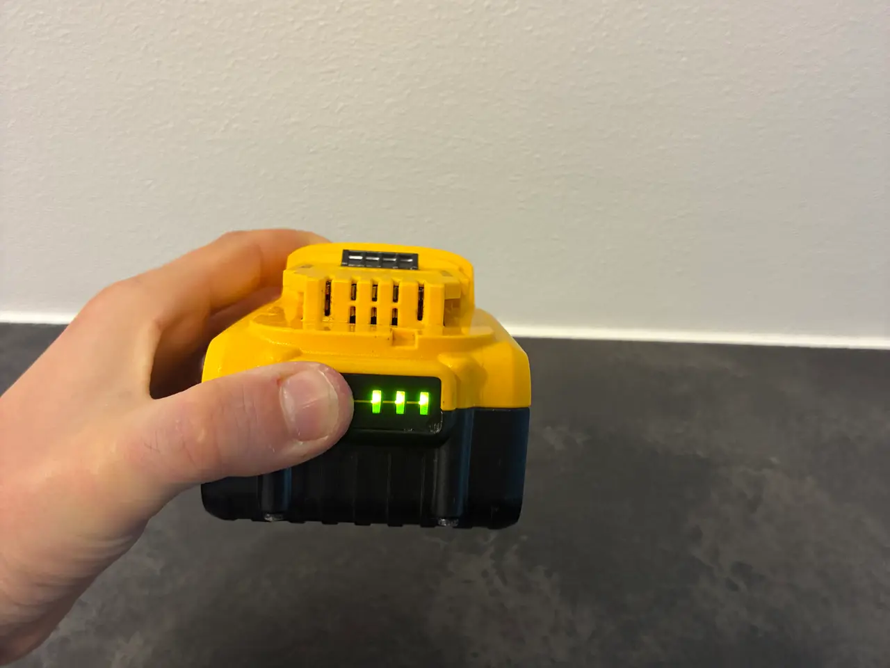 Billede 5 - DeWalt 18V 5.0 Ah XR Li-Ion batterier (3 stk.)
