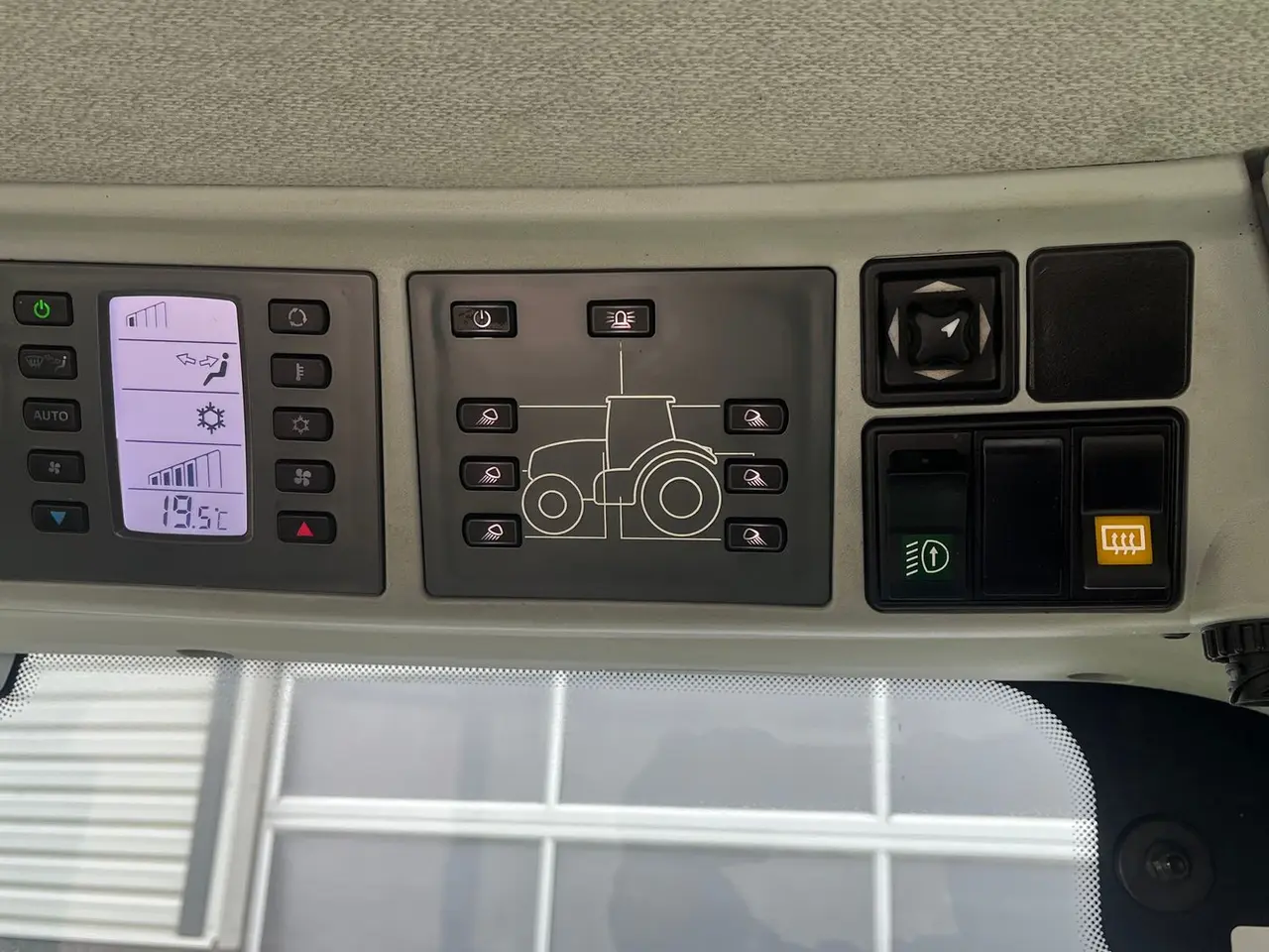 Billede 10 - CLAAS Axion 810 CMATIC Med frontlift og frontlæsser