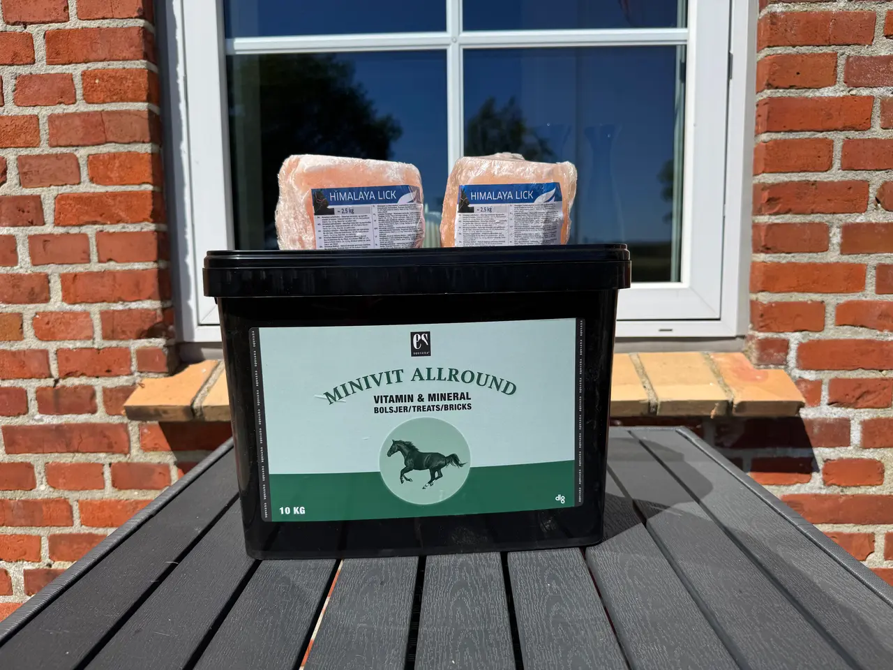 Billede 1 - Ny 10 kg Equsana Minivit + 2 Himalaya sten.