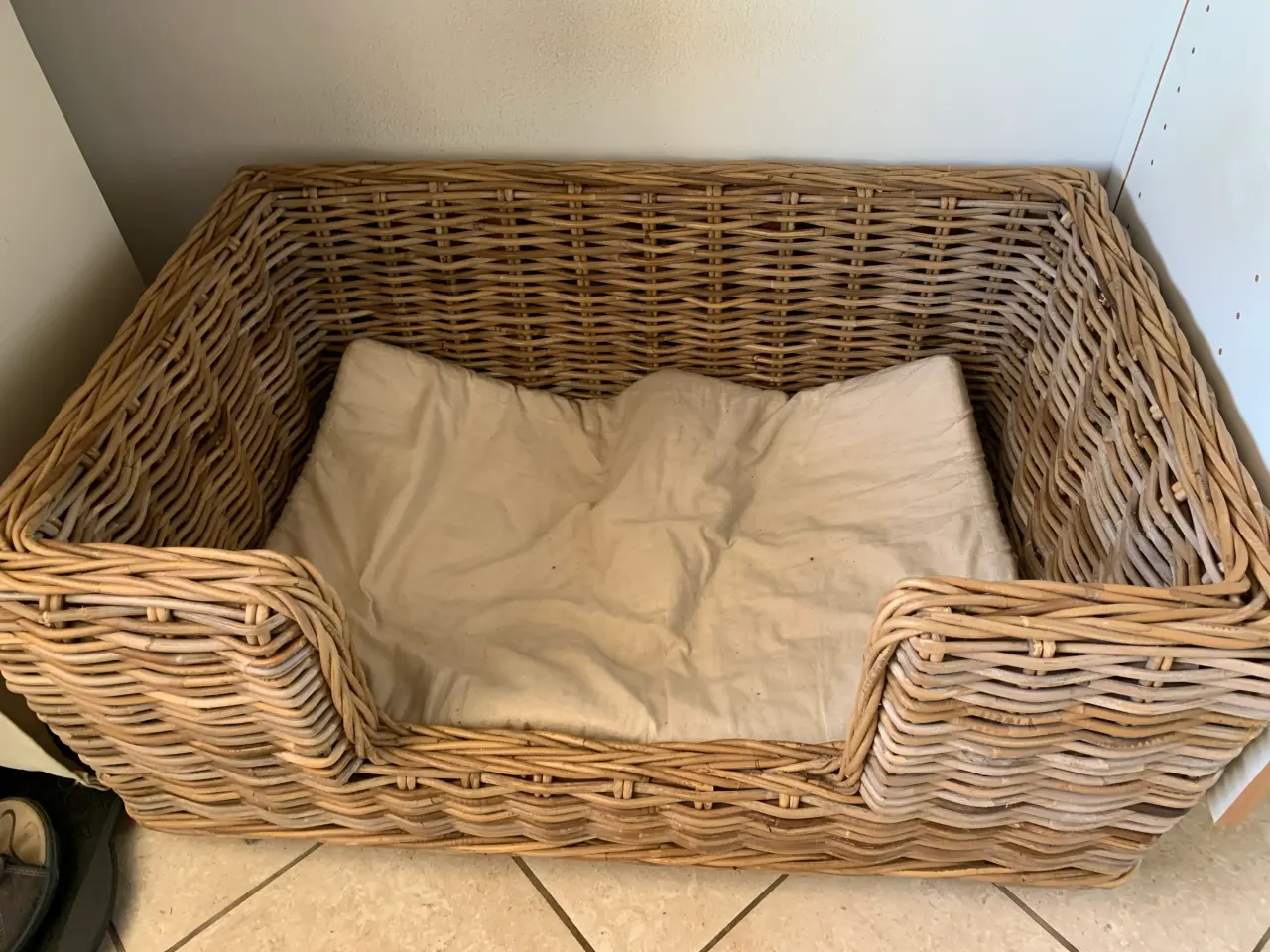 Billede 3 - Hundekurv flot i flet som ny.
