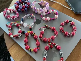 Nye knyttede armbånd