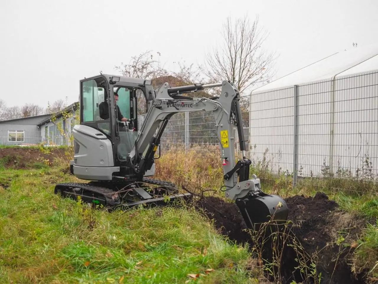 Billede 21 - Bobmaster Ultimate diesel minigraver - 2,7 tons med drejearm og joystick, inkl. skovlsæt