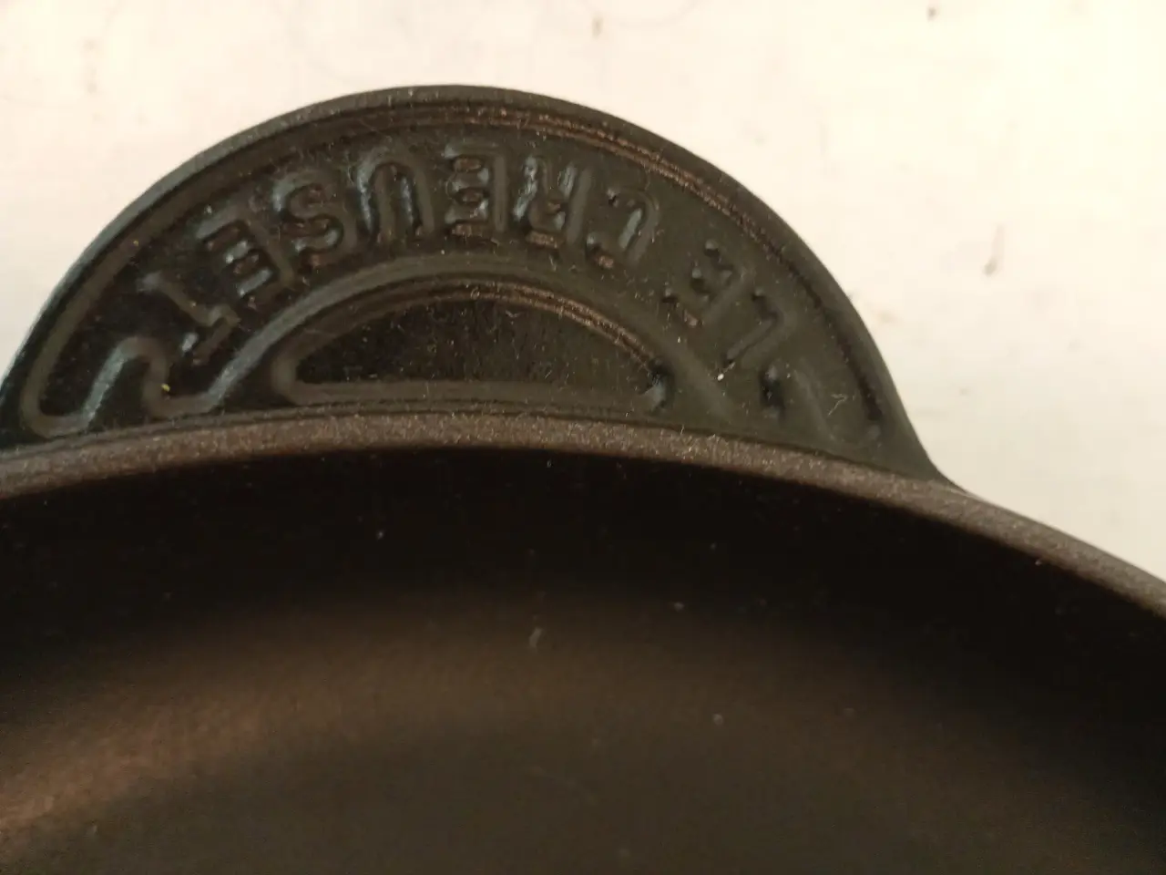 Billede 5 - STOR LE CREUSET STØBEJERNS STEGEPANDE MED TRÆSKAFT