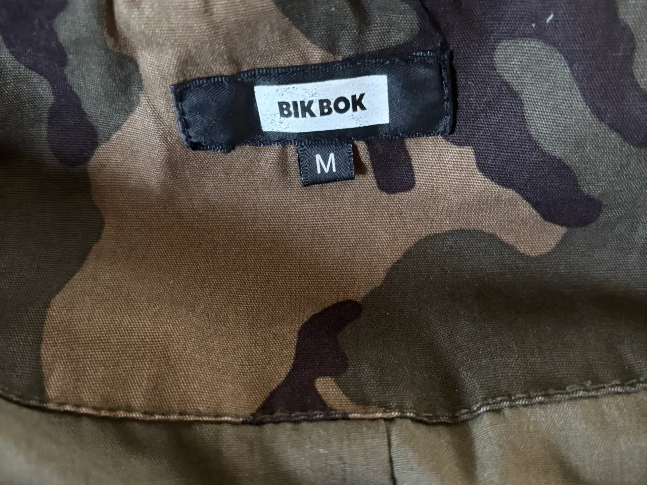 Billede 2 - Jakke camouflage str m (stor i str)
