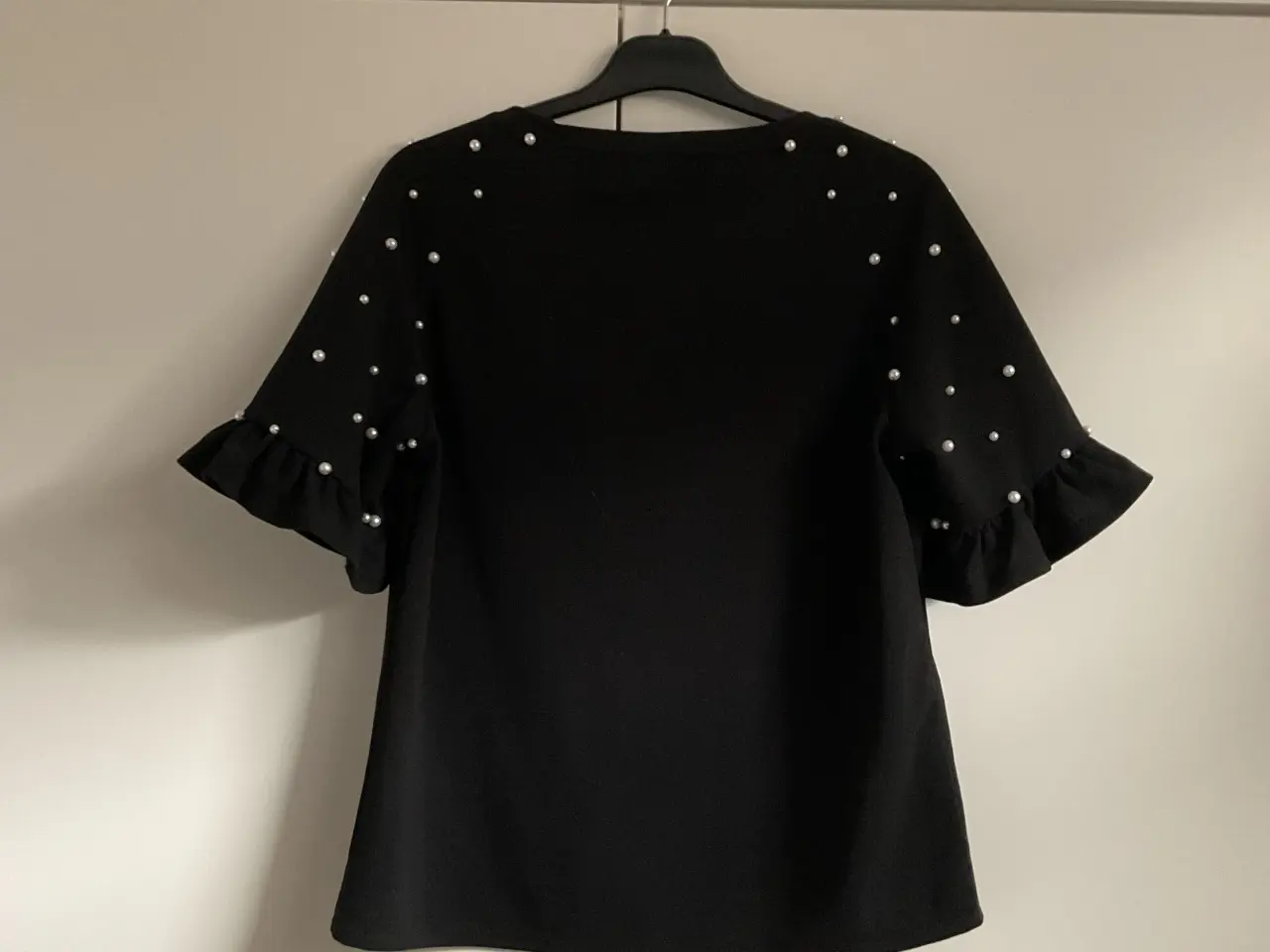 Billede 7 - Super fin Franca bluse med perler og lille ærme,