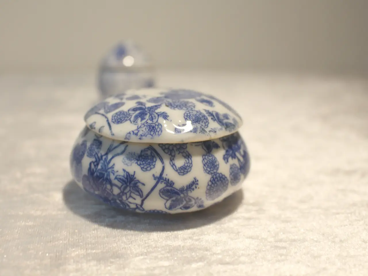 Billede 5 - 2 kinesiske porcelænskrukker med låg.