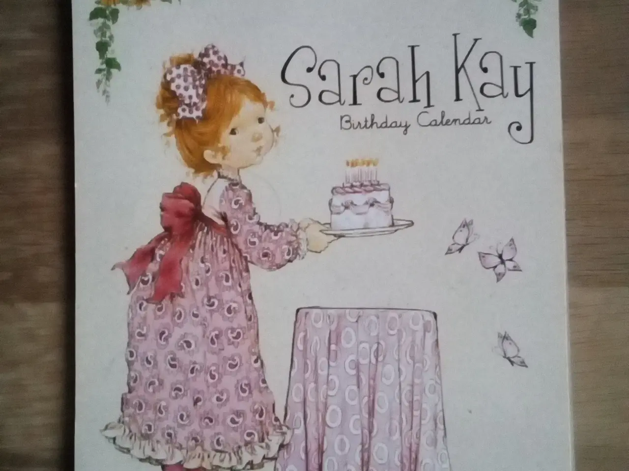 Billede 9 - Sarah Kay figurer,krus,blyanter,notesbog,kalender