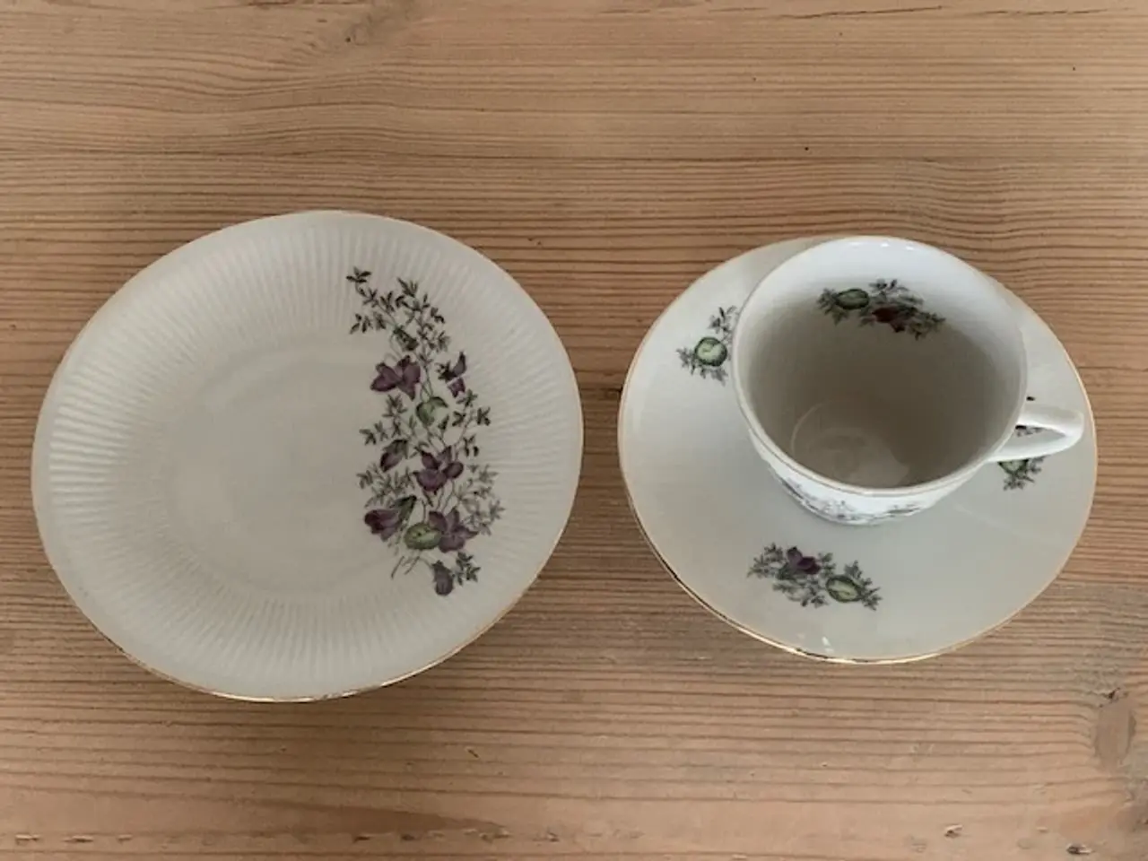 Billede 2 - Kaffestel med violer og guld kant - vintage