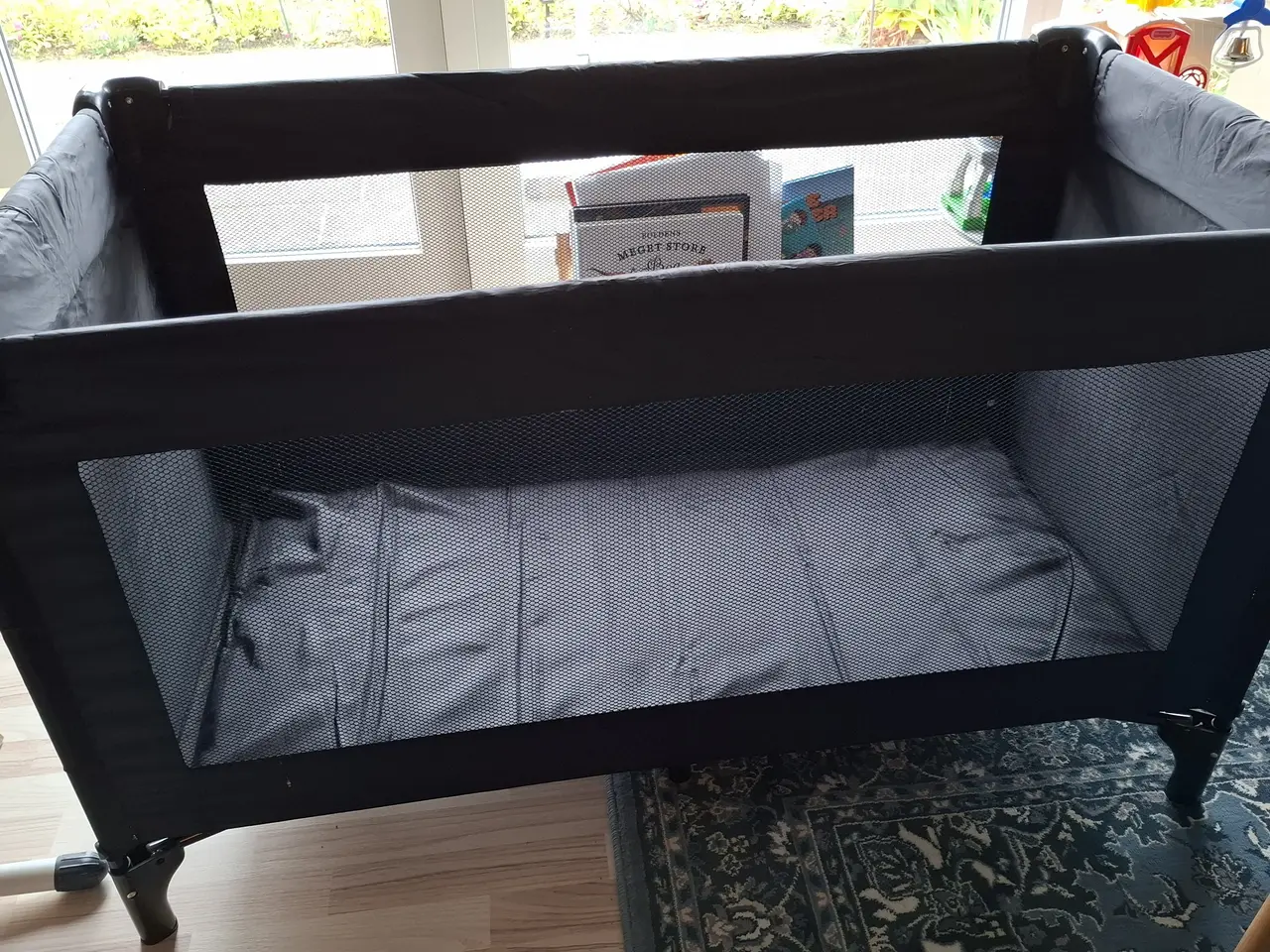 Billede 1 - Brugt rejse/weekend seng med ekstra madras