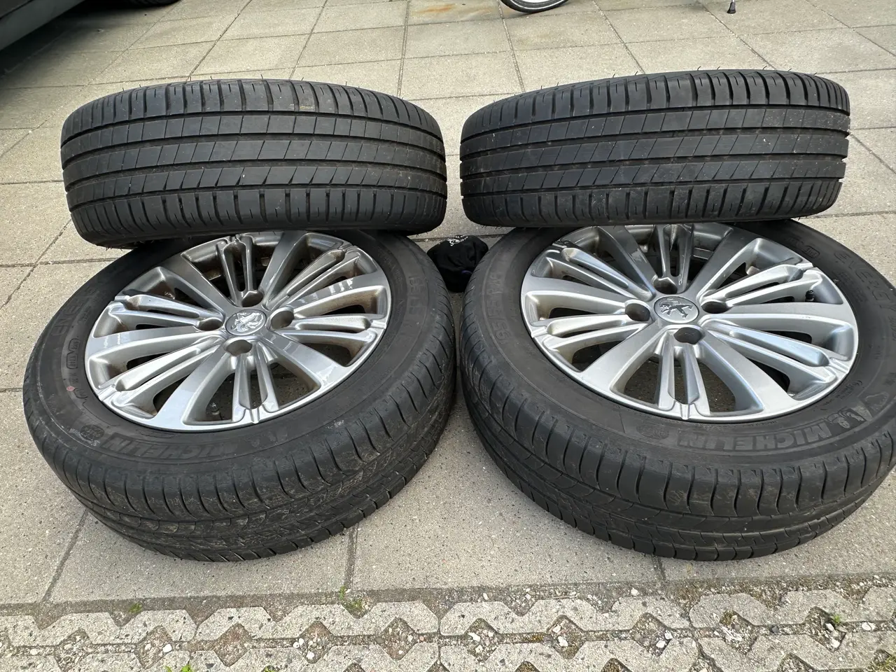 Billede 2 - Originale Peugeot 208 alufælge med dæk