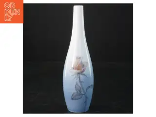 Lyngby Porcelænvase med blomsterdekoration (str. 21,5 cm)