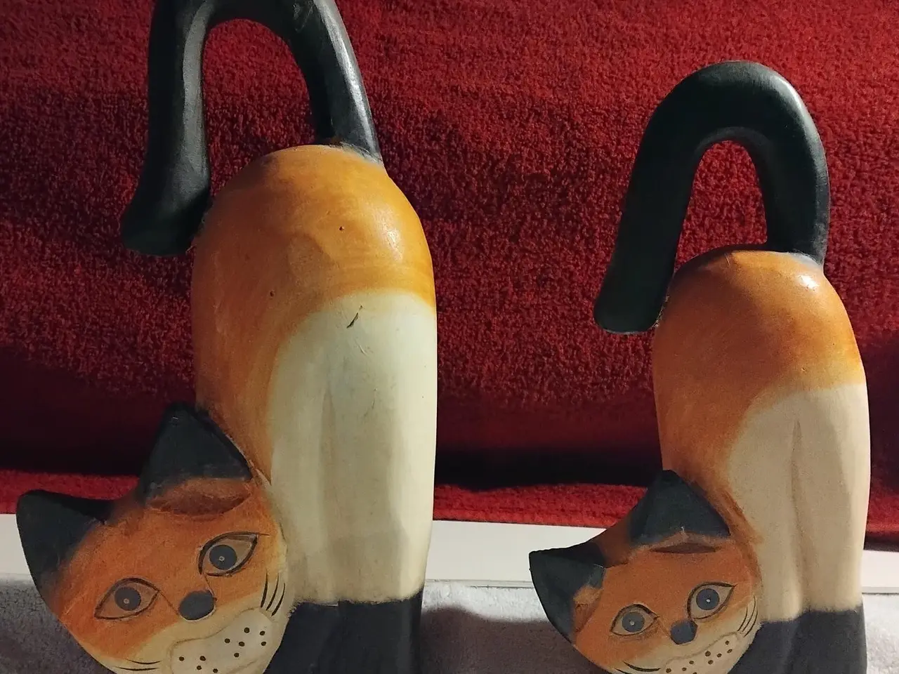 Billede 1 - Træ katte figur, trækattefigurer