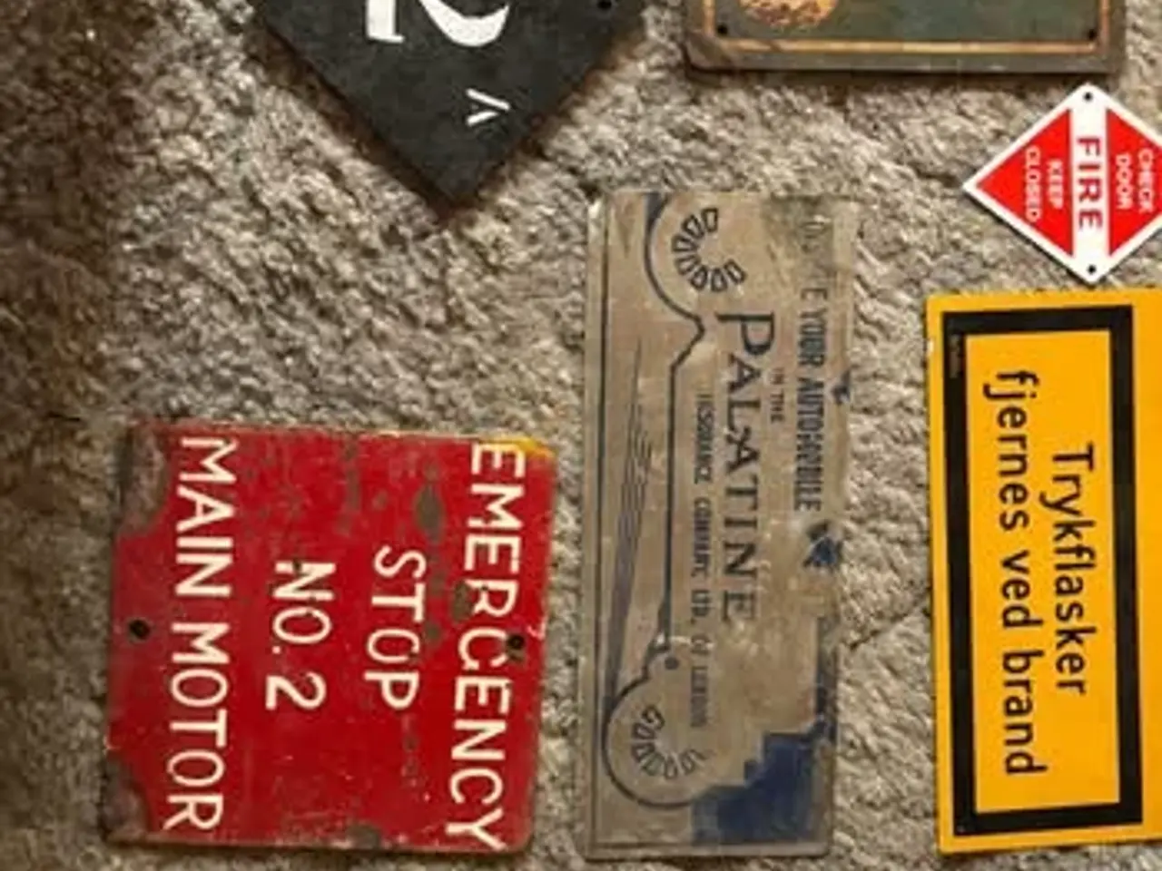Billede 8 - Lot med skilte og bannere sælges samlet 