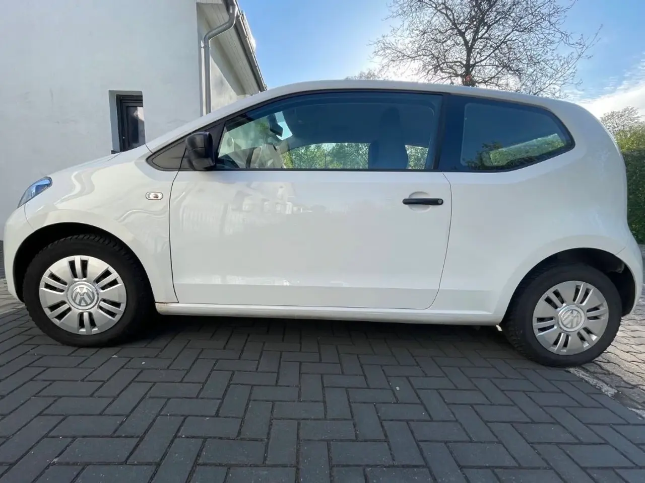 Billede 4 - VW UP! - med Navi og lavt km-tal!