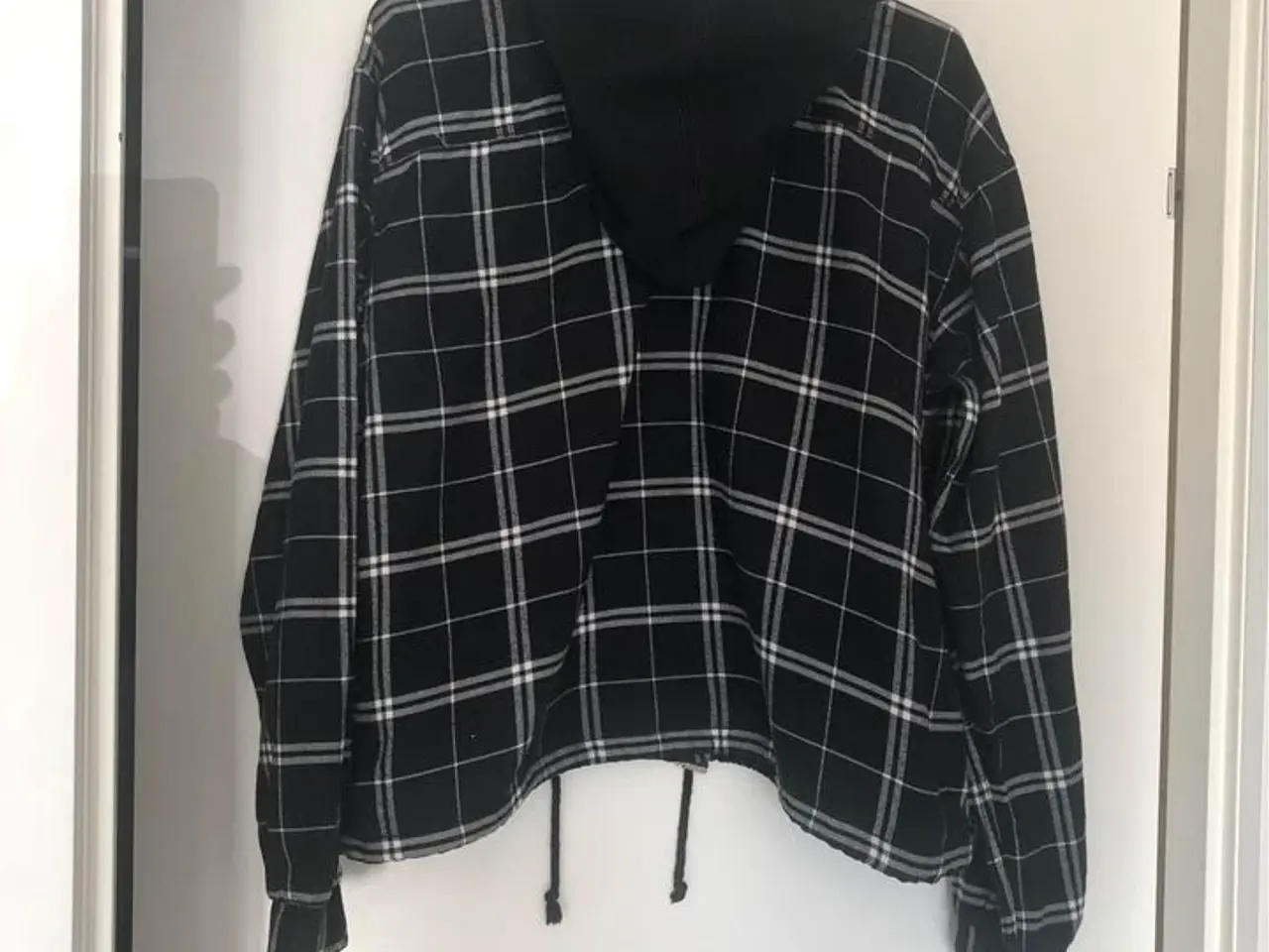Billede 2 - H&M jakke/overdel med hætte - Str. L
