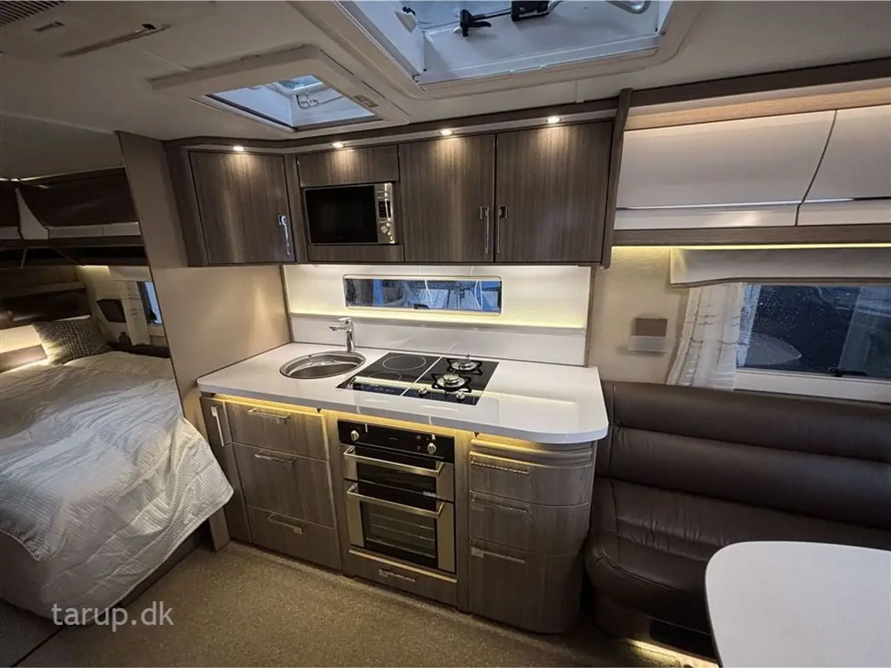 Billede 19 - 2017 - Kabe Imperial 740 TDL-U Isabella Commodore North inkl CarbonX stel, Thule fast monteret markise, Truma mover x4 motor, Dometic Aircon, Centralstøvsuger, Alde Centralvarme