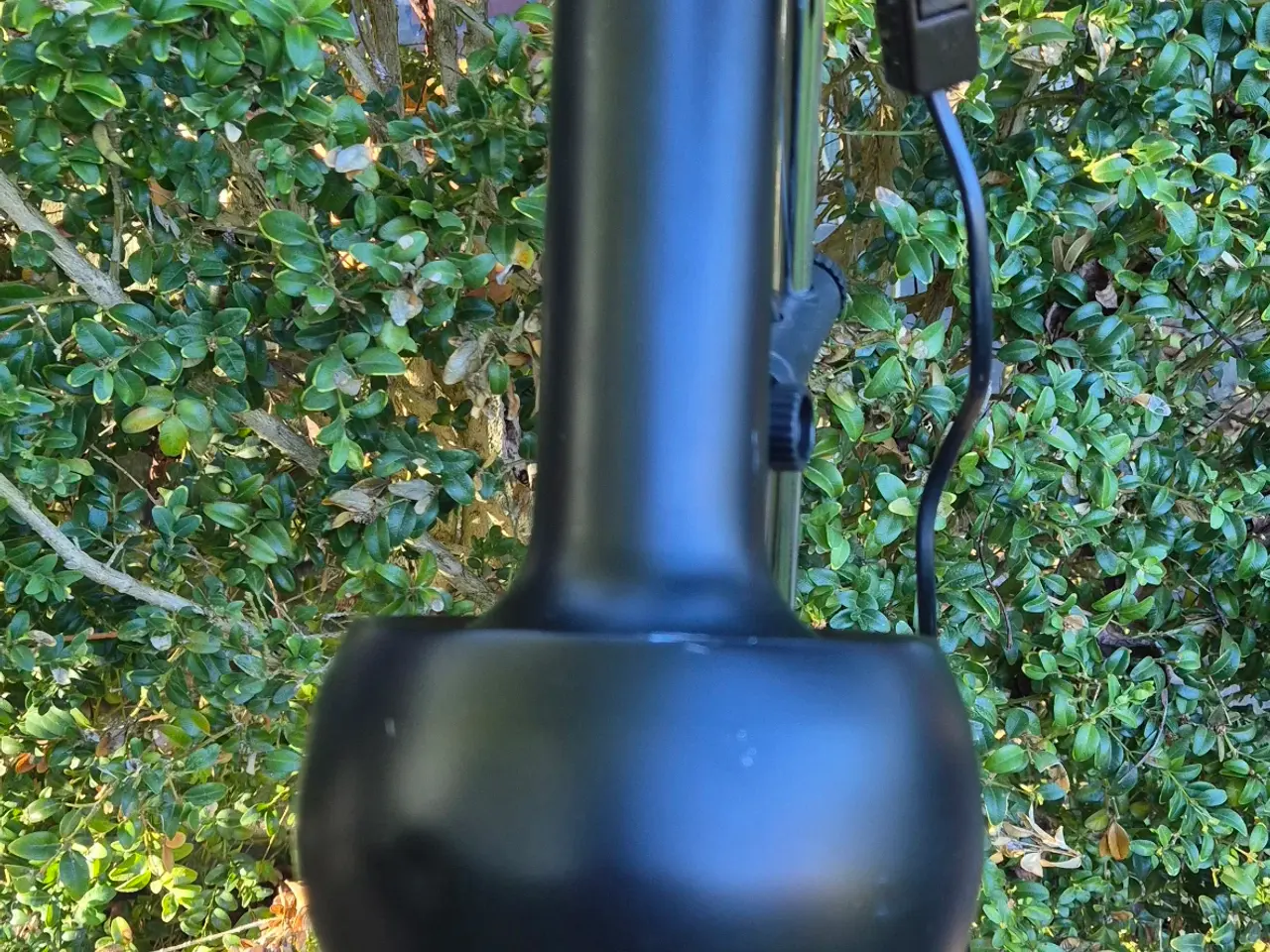 Billede 3 - Gulvlampe med to sorte spot