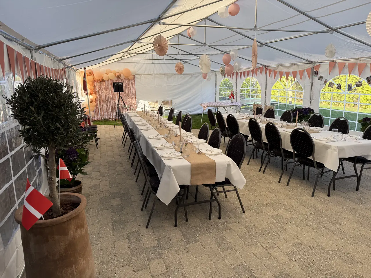 Billede 3 - Partytelt 6x12m inkl. 30 stole og 10 borde.