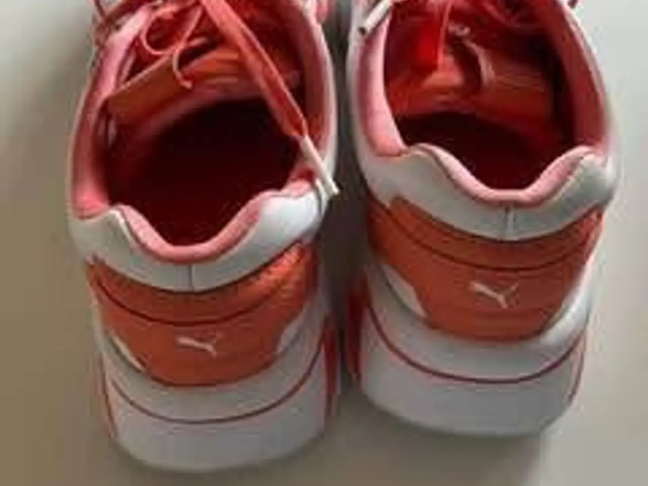 Billede 2 - Fræk Puma sko m/orange detaljer 