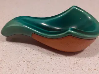 Pibestativer i porcelæn eller teaktræ