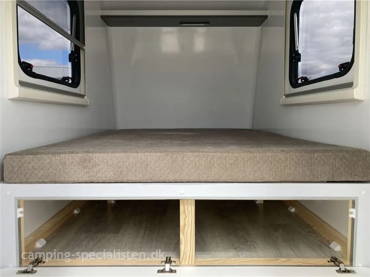 Billede 3 - 2025 - Tomplan Silverline Compact   Silverline Compact Mini Campingvogn 2025 model  hos Camping-Specialisten.dk