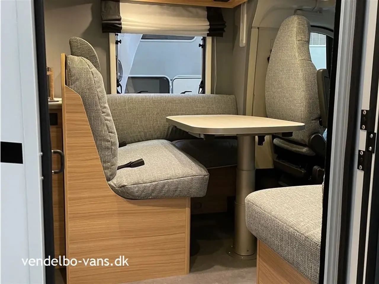 Billede 21 - 2024 - Dethleffs Just T 7052 DBM - 90 Year   Fritstående dobbeltseng med ekstra  stor garage neden under