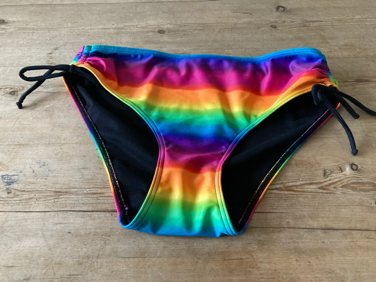 Billede 3 - Bikini 3 dele fra Wiki