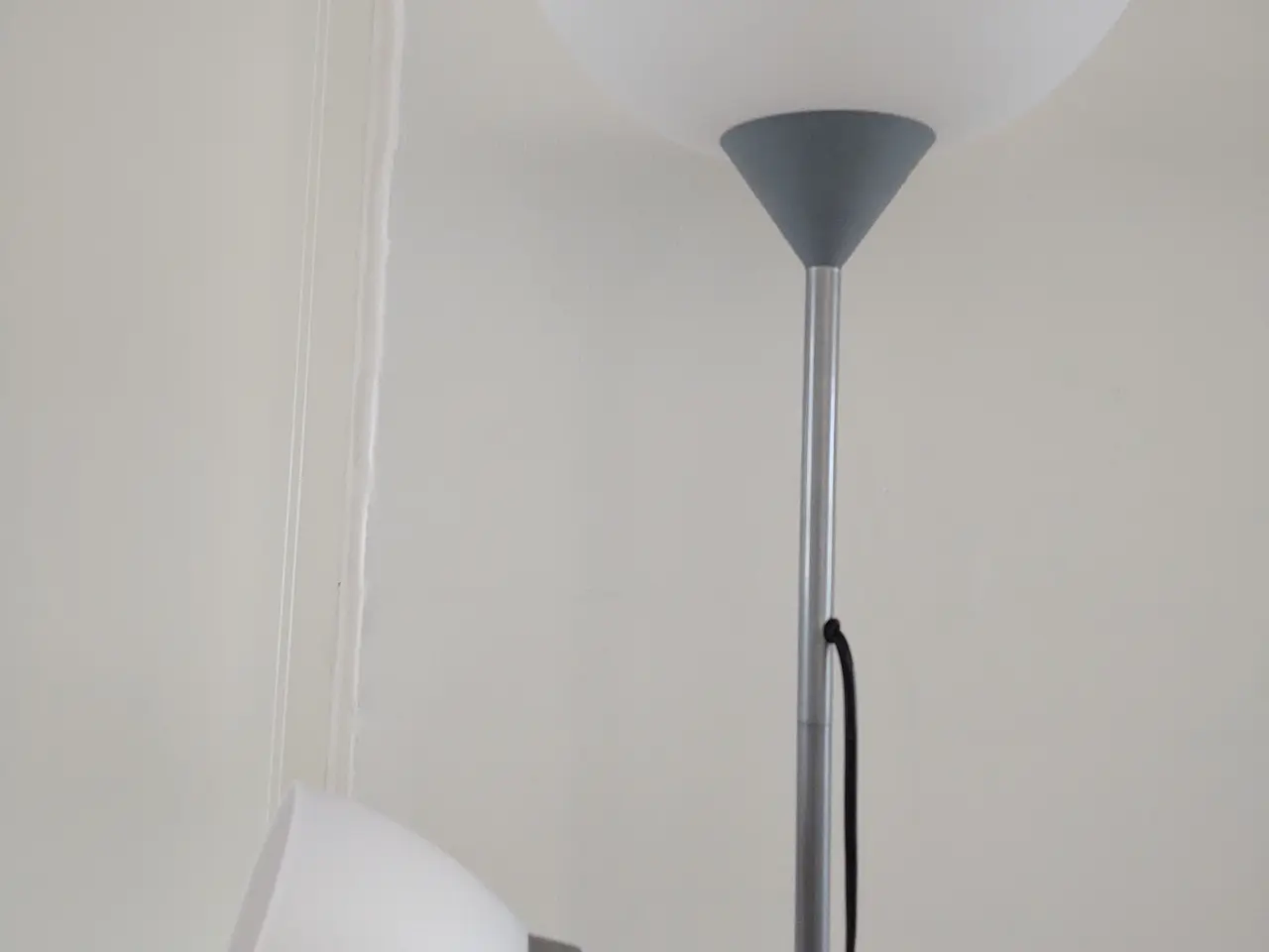 Billede 2 - Gulv lampe. Ingen ridser.