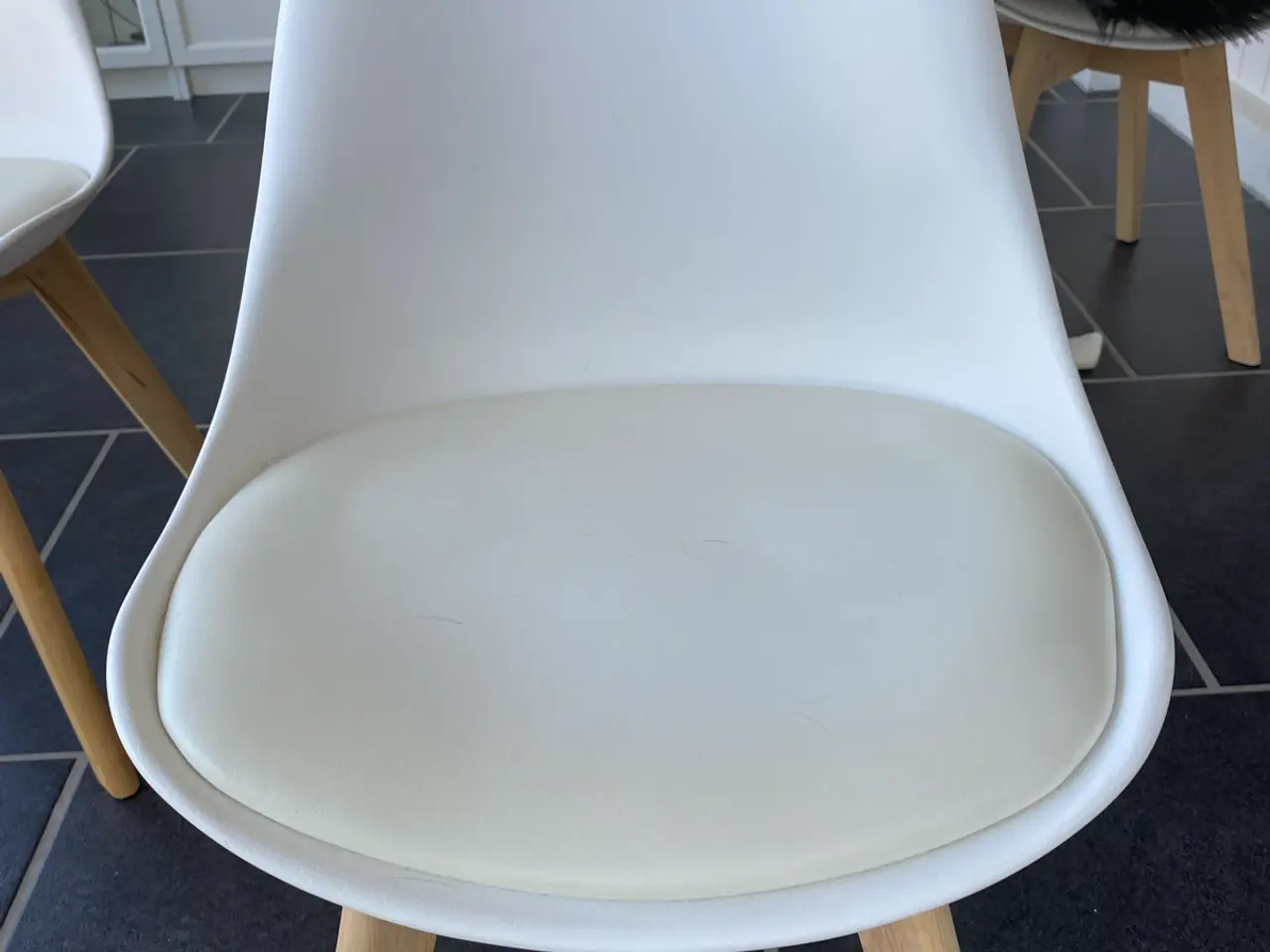 Billede 2 - Spisebord med 4 stole