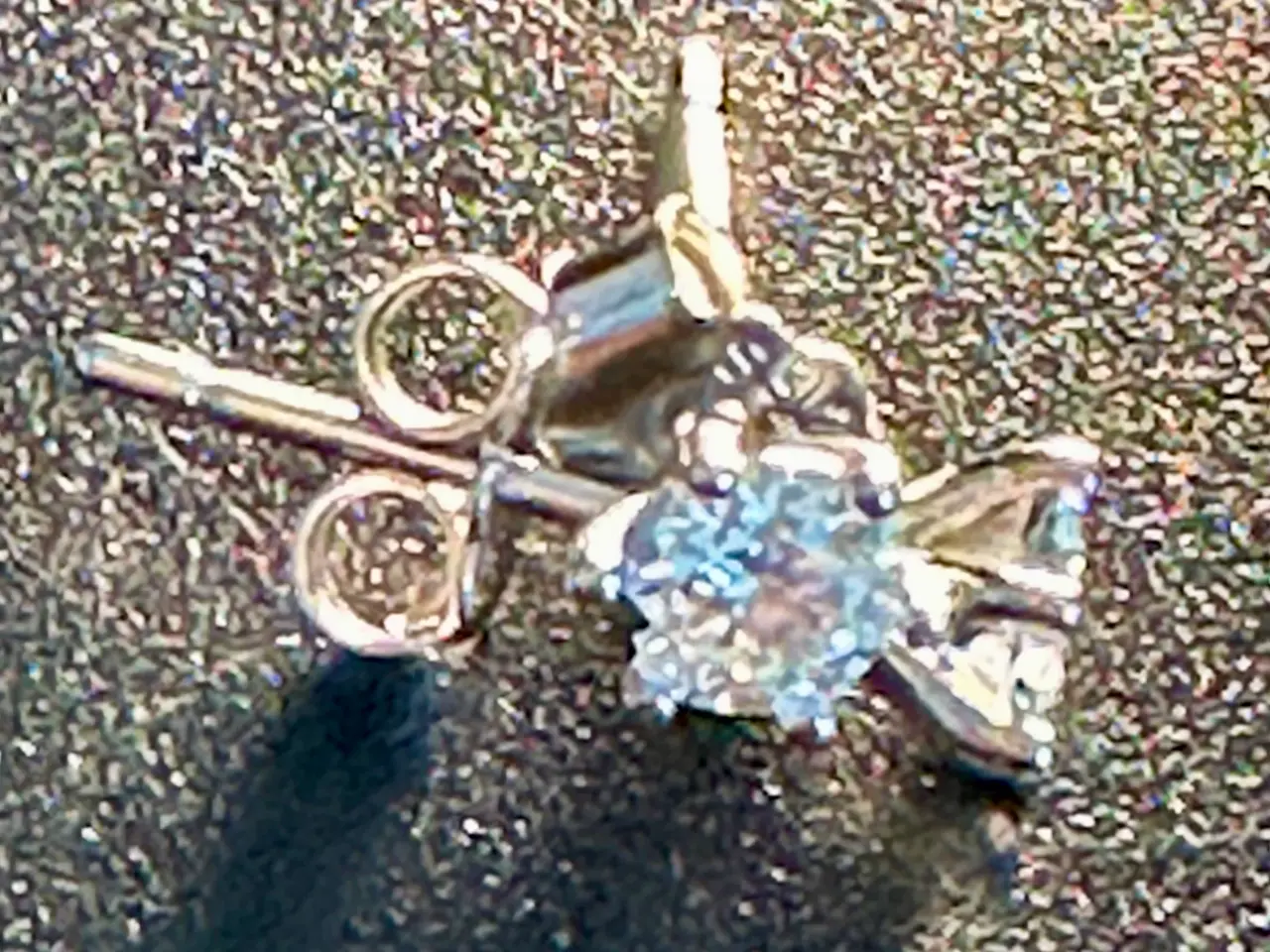 Billede 11 - Nye sølvørestikker med 0,3 k moissanite i hver.