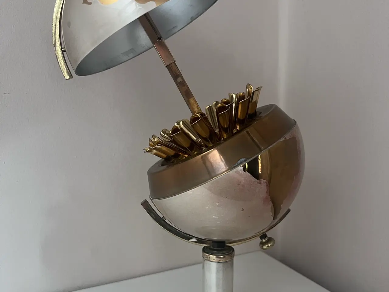 Billede 3 - Smuk vintage cigaretholder globus fra 50’erne