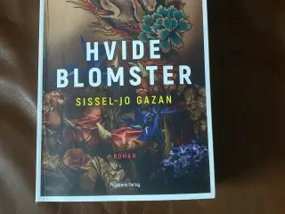 Hvide blomster af Sissel-Jo Gazan