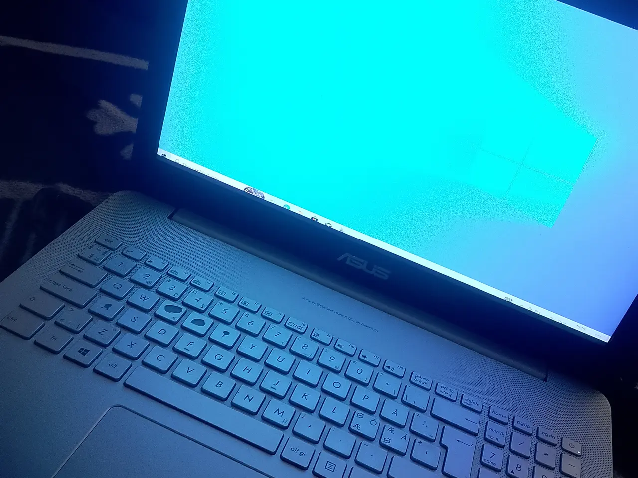 Billede 15 - Asus Bærbar Sælges for 600 kr ring eller sms mig 