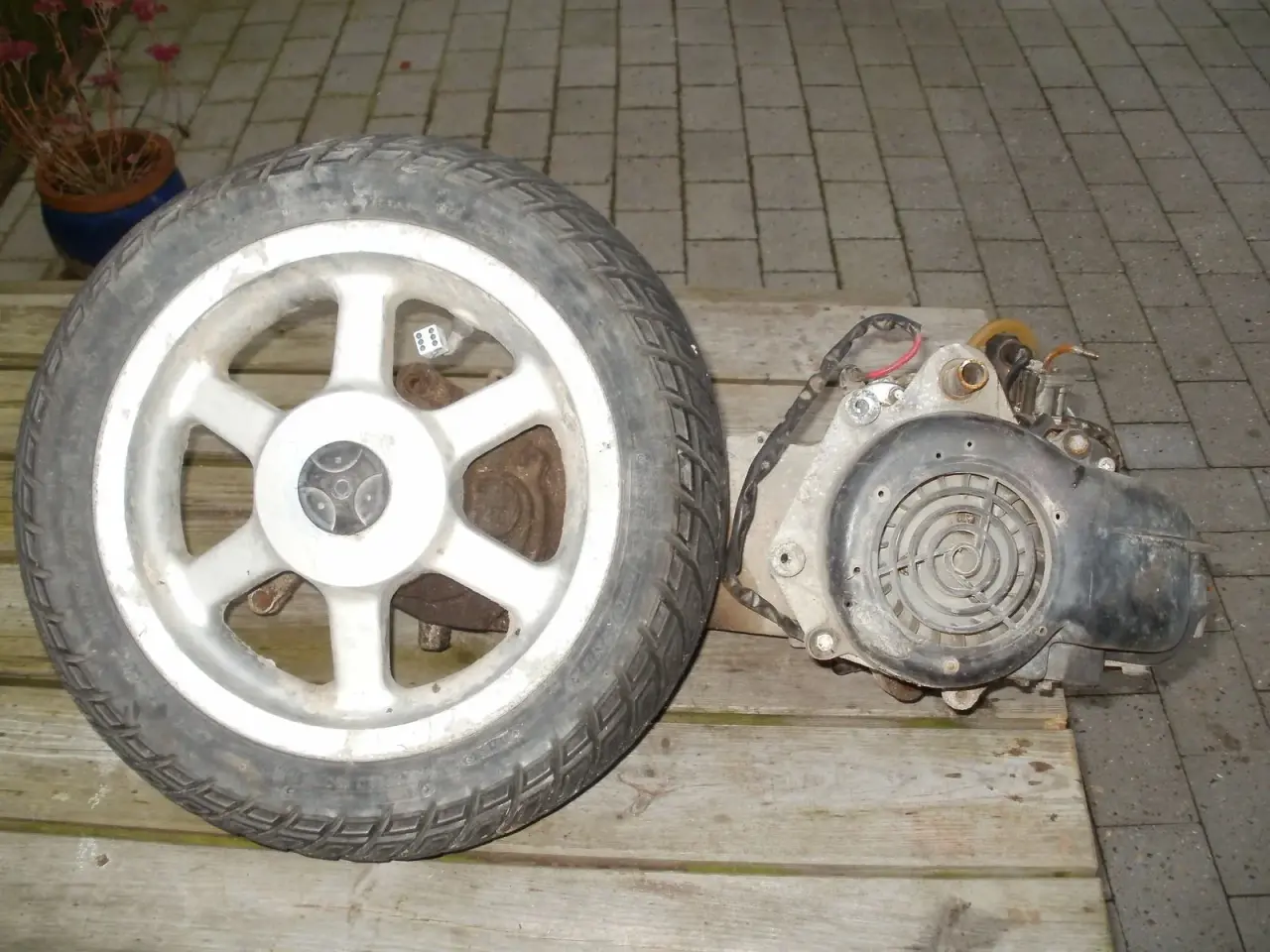 Billede 1 - euro 1 motor med bagfælge og dæk