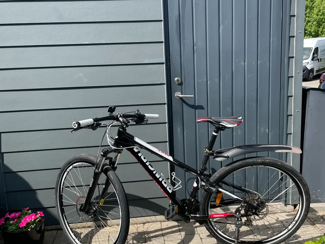Billede 1 - Sort/rød/hvid mountainbike