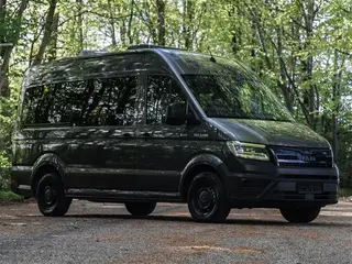 2026 - FURGOK XPANSION 600 4x4   Langsgående senge og cykel garage på 6 meter!