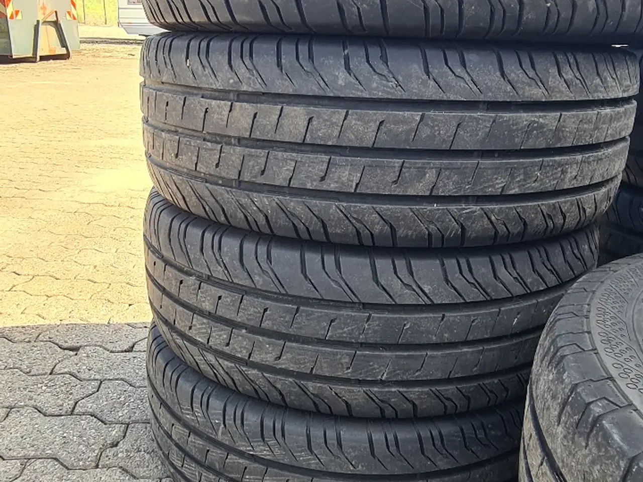 Billede 3 - 235/65-16 sprinter dæk