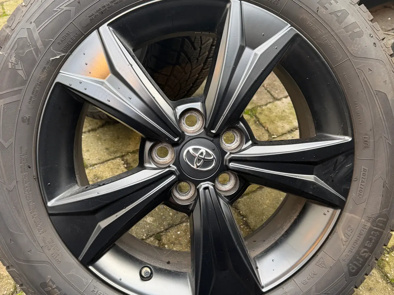 Billede 3 - 17″ originale Toyota C-HR vinterhjul – Goodyear fr