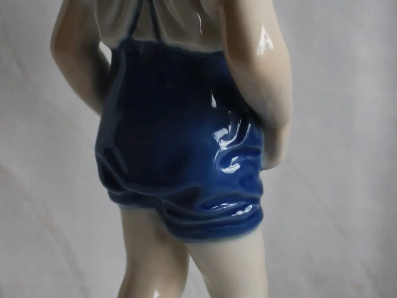 Billede 7 - Dreng med krabbe, figur fra Bing og Grøndhl