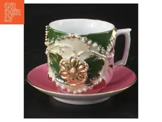 Dekoreret porcelænskop med underkop (str. H 6 cm)