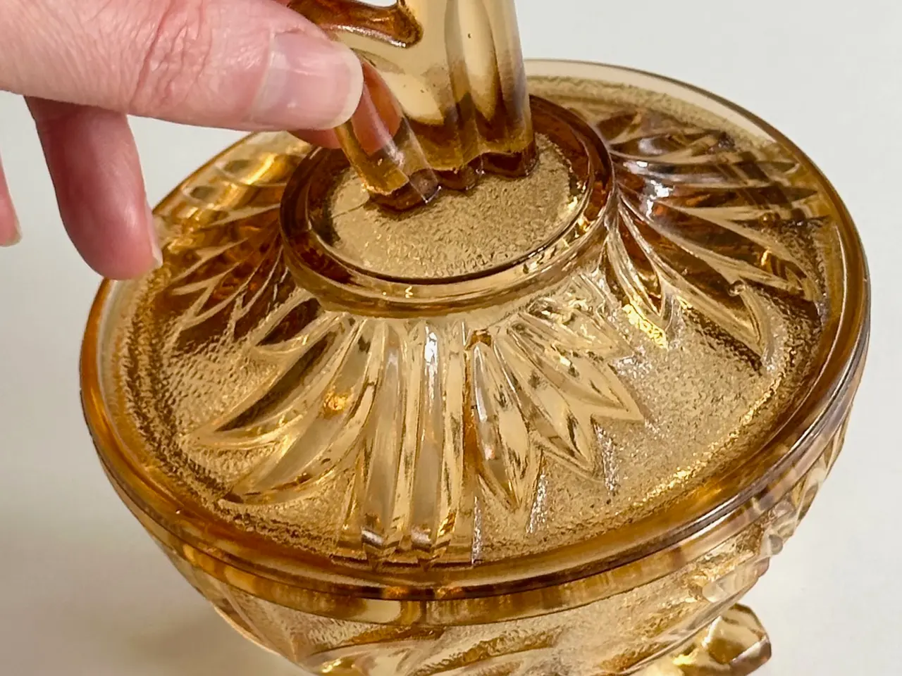 Billede 1 - Lågkrukke, ravfarvet glas