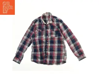 Skjorte i tern fra H&M (str. 164)