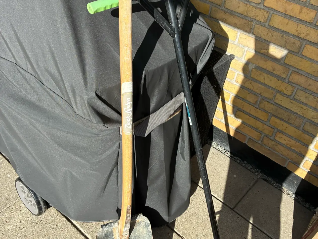 Billede 1 - Pæle bor og skovl sælges.