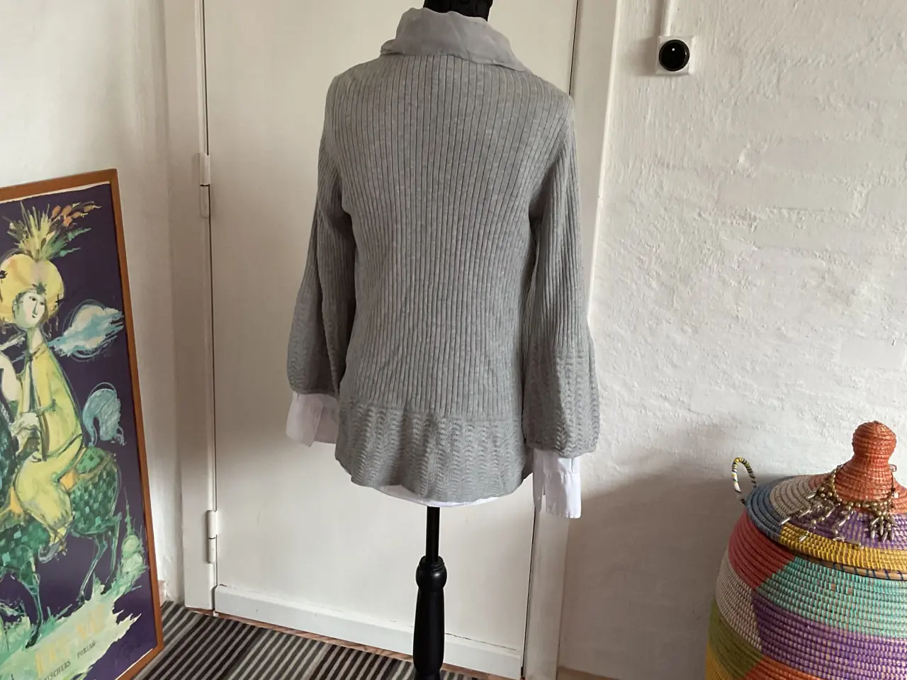 Billede 3 - FREE QUENT ny grå Cardigan med silke kant st. 38