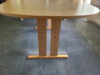 Spisebord med 6 stole