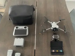 DJI Mini 5 Pro (2 måneder) + Fly More Kit