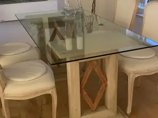 Spisebord + 4 stole