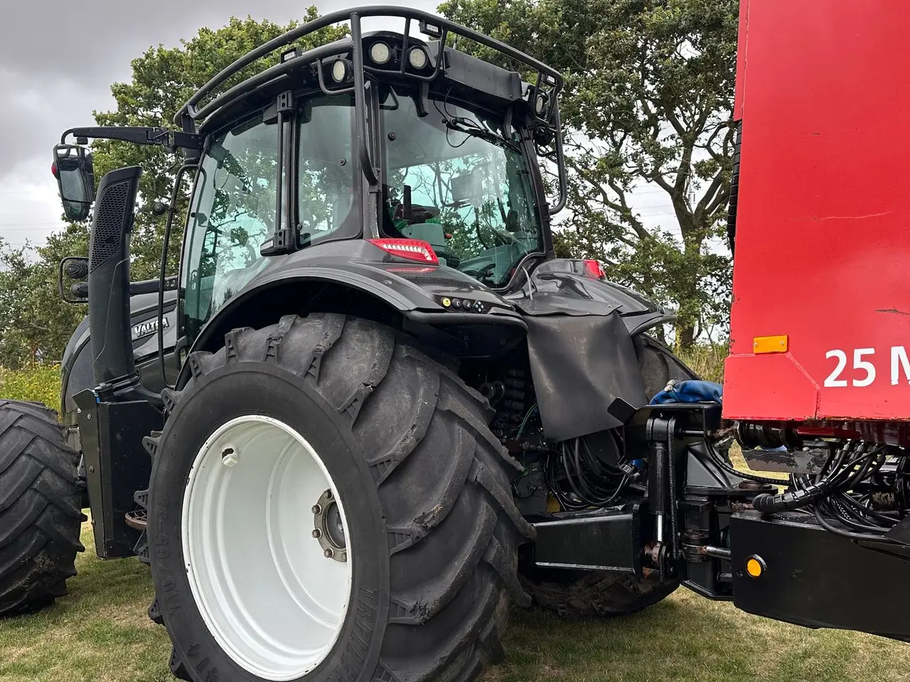 Billede 17 - Valtra T214 m. Flisvogn fra Kronos / Alsidig Maskinfabrik