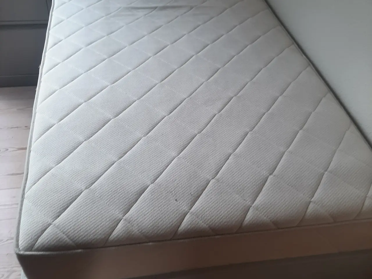 Billede 3 - god enkeltseng m. super god madras